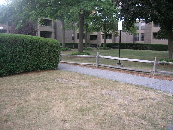 3rd image of 58 Shrewsbury Green Dr Unit I