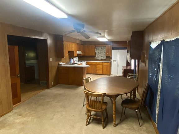3rd image of 129 W Hancock St