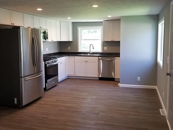 4th image of 222 W Jackson St