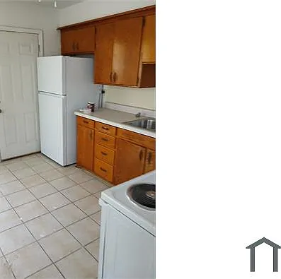 1040 NE 28th St — Photo 2