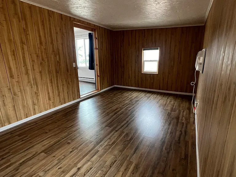 Master bedroom photo 2