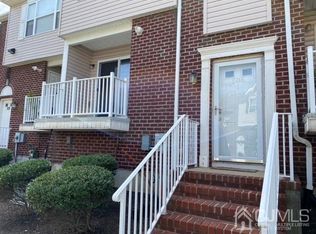 586 Great Beds Ct, Perth Amboy, NJ 08861