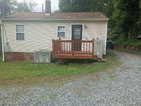 2nd image of 505 Lakeside Ave