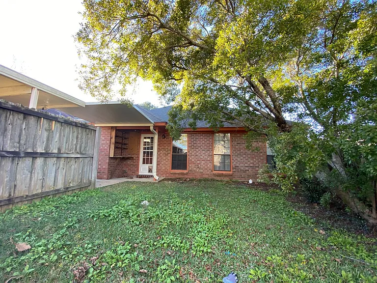 1607 Salisbury Pl — Photo 23