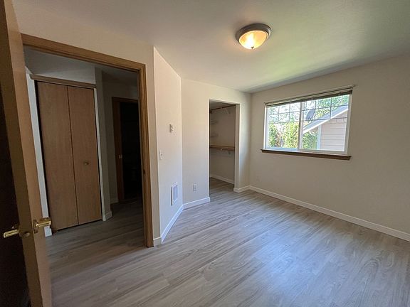 4th image of 1619 127th Ave NE APT B3