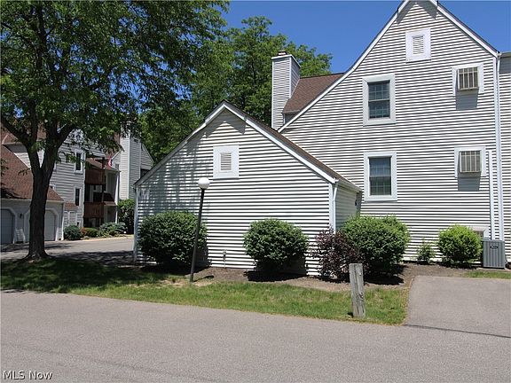 4th image of 1217 W River Rd N APT D1