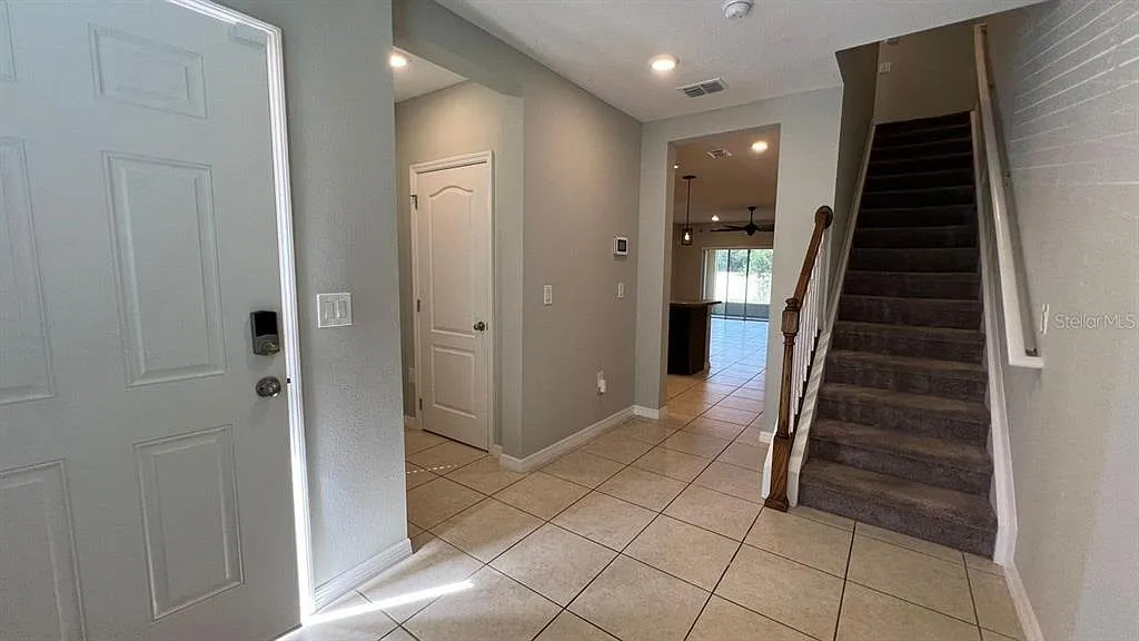 3 bed, 2.5 bath, 1762 sqft, $1,990 — Photo 2