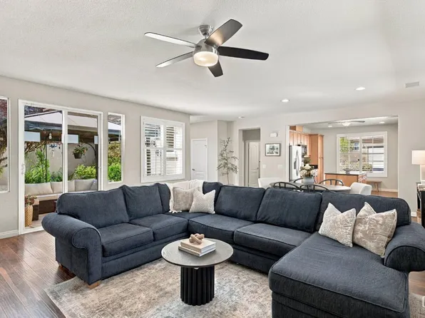 10300 Evora Ln, Bakersfield, CA 93306
