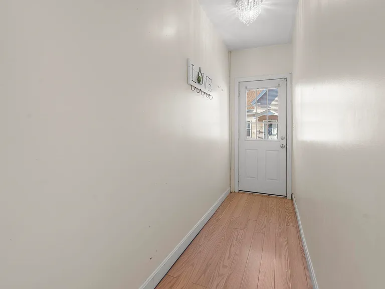 25 Salem St — Photo 15