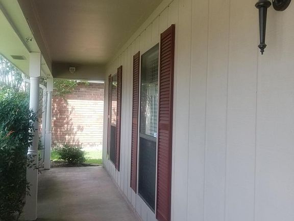 3rd image of 302 Rocky Mound Dr