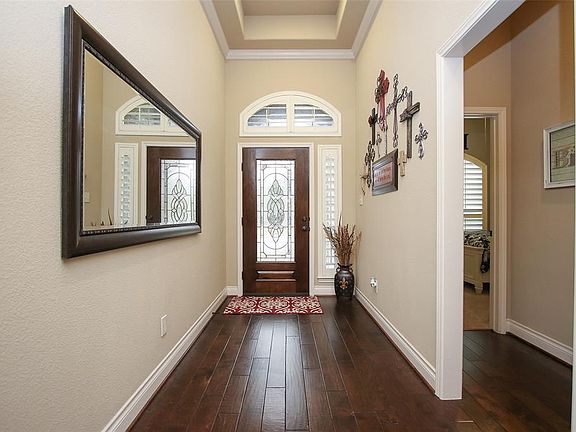4th image of 2847 Park Hills Dr