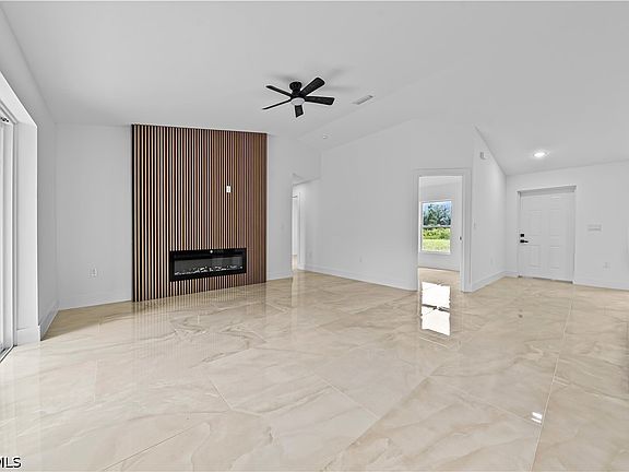 4th image of 4405 E 11th St