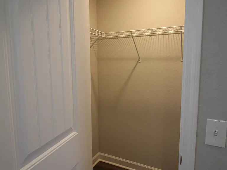 Crepe Myrtle Apartments — Photo 12
