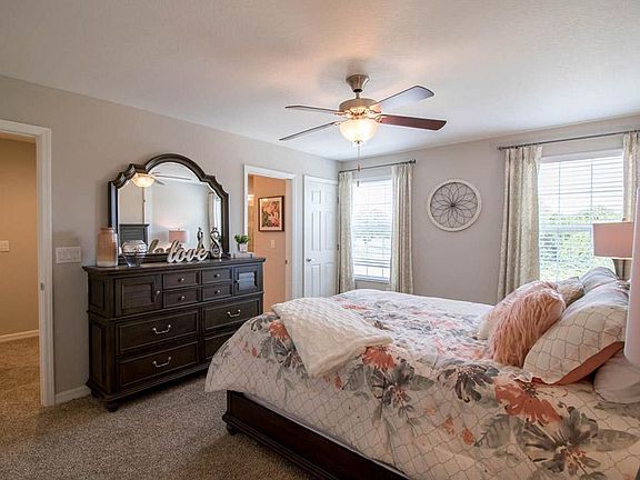 Spacious master suite with walk-in wardrobe - New townhome for sale in Sarasota, FL