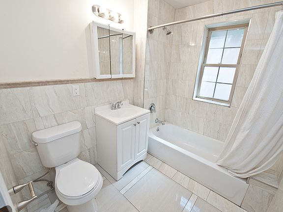 5th image of 3018 12th St #2