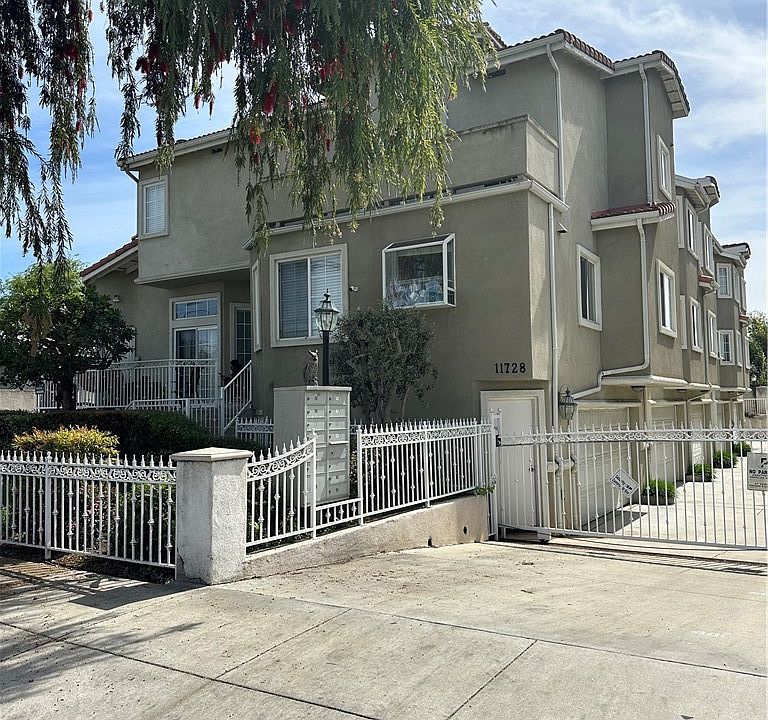 1st image of 11728 205th St Unit 2