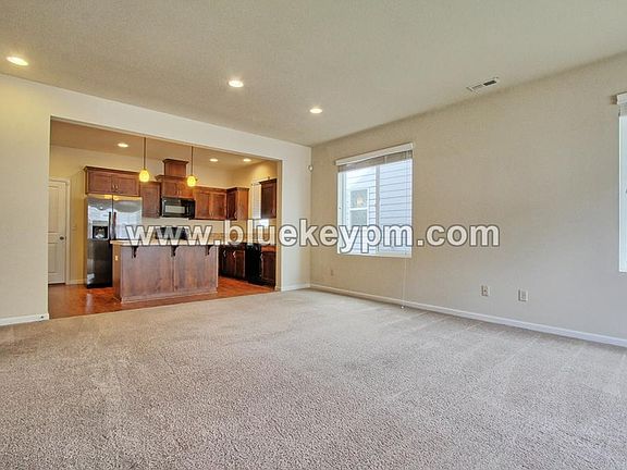 4th image of 213 NE 52nd St