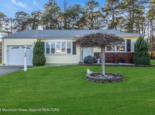 58 Auburn Rd, Toms River, NJ 08757
