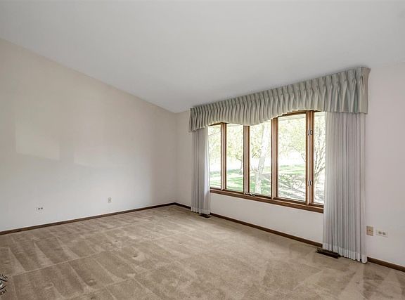 5th image of 9374 Drummond Dr #183