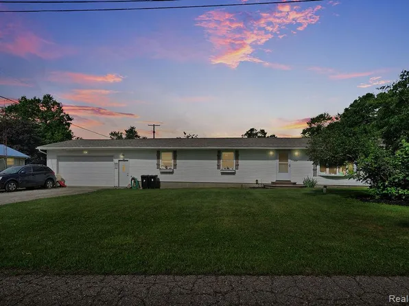 5607 Genesee Ave, Otter Lake, MI 48464