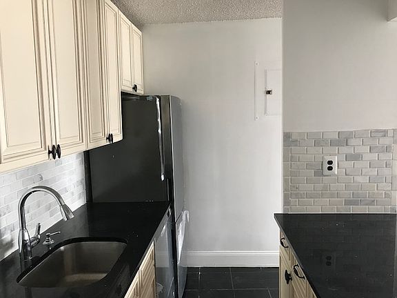 4th image of 2540 Shore Blvd APT 3Q