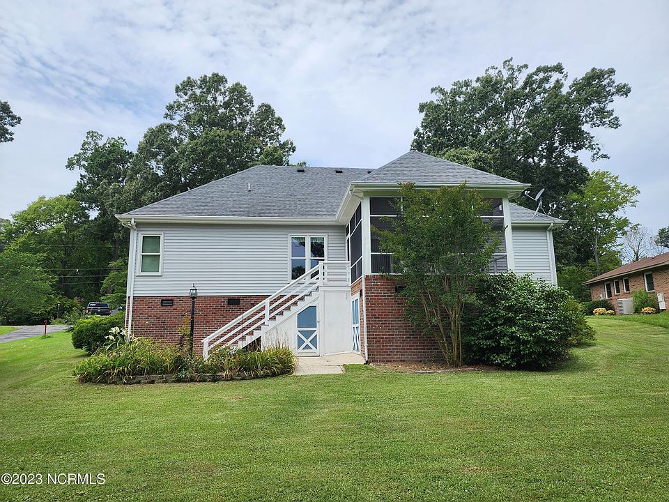 2nd image of 302 Country Club Drive