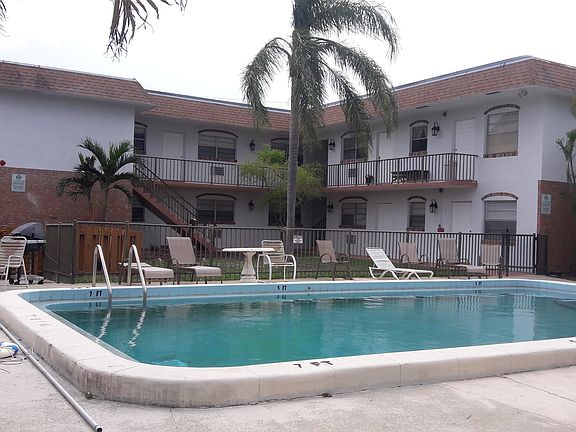 2nd image of 100 NE 9th St APT 11