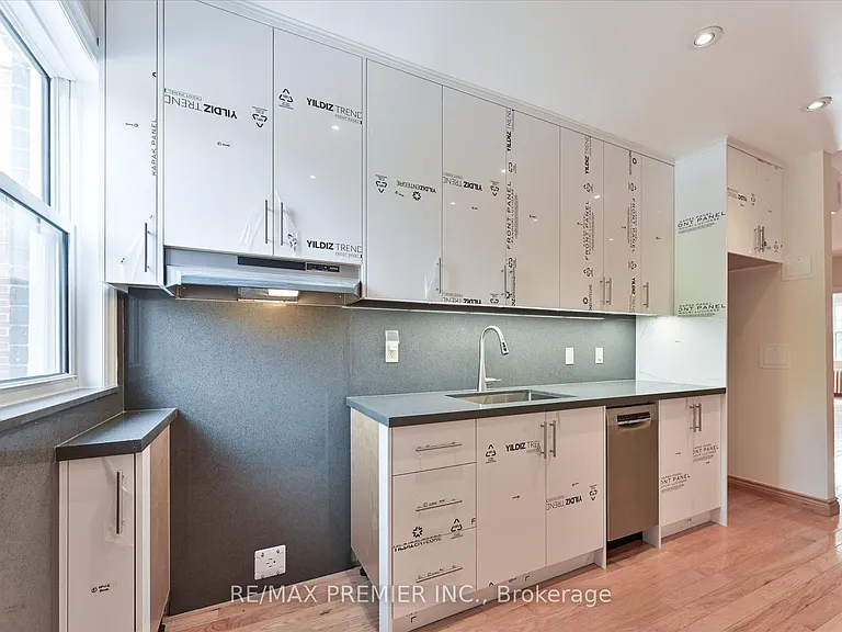 1575 Bayview Ave — Photo 6