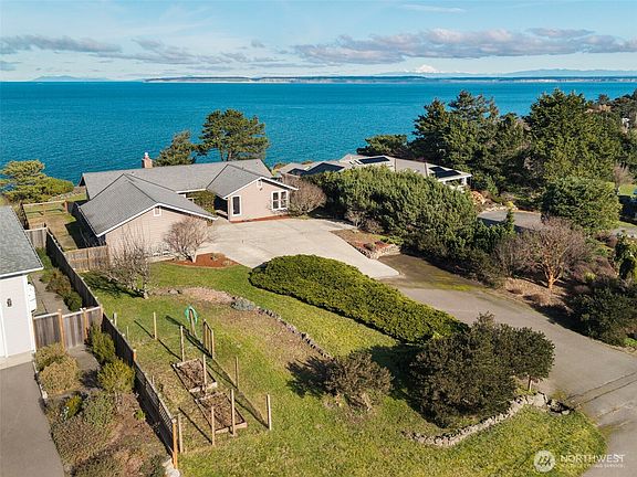 4th image of 2775 Claremont Street