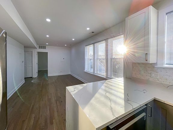 4th image of 3216 W Olive Ave #3C