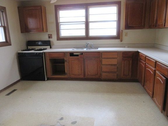 5th image of 43 N Green St