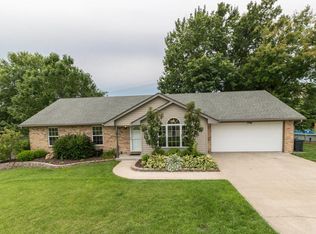 5204 W Vance Dr, Columbia, MO 65203