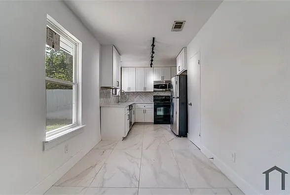 1622 Hillwood Dr — Photo 7