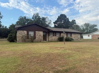 950 E Fairview St, Blossom, TX 75416
