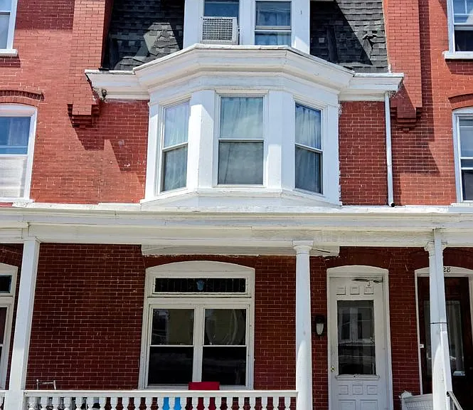 126 N Madison St — Photo 7