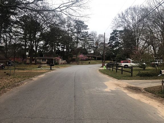 4th image of 425 Thomas Dr