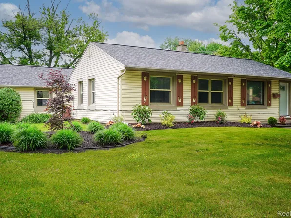 12900 Northfield Blvd, Oak Park, MI 48237