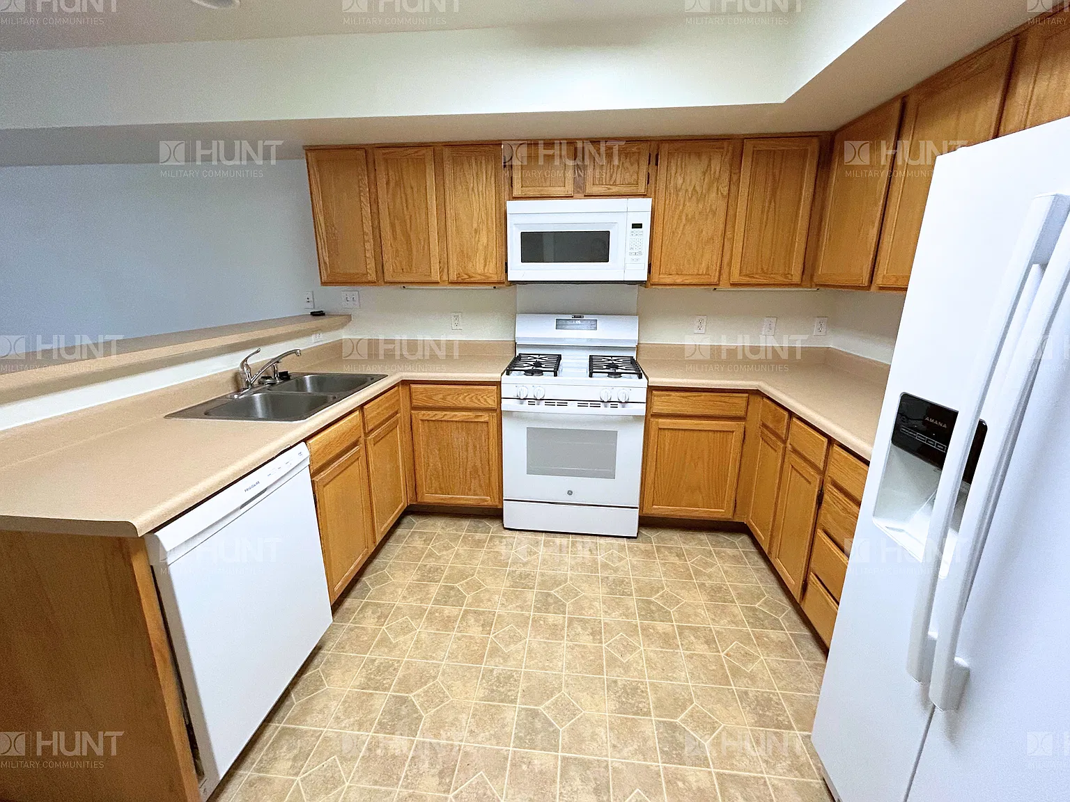 4 bed, 2.5 bath, 1994 sqft, $1,900 — Photo 3
