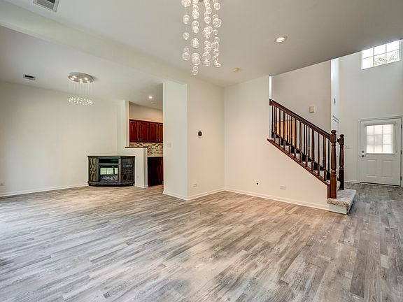 5th image of 1061 Sheridan Cir