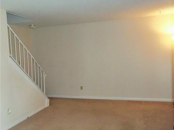 4th image of 3736 Lakepointe Dr