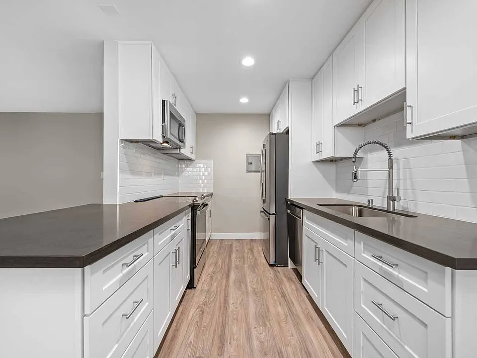 Los Robles Apartments