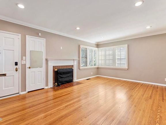 4th image of 2254 Queensberry Rd