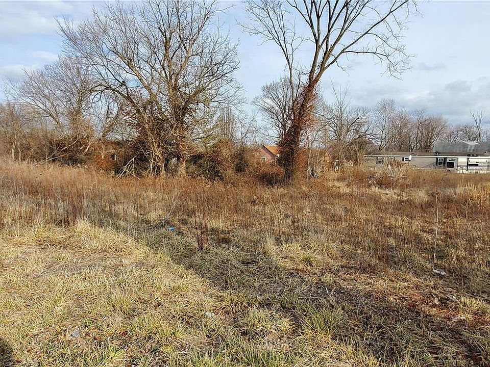 1st image of 106 S Montgomery Rd