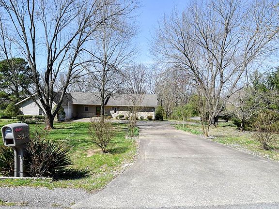 3rd image of 150 Graystone Dr