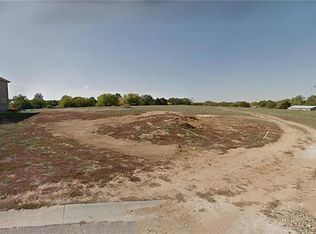 13318 Davis Ave, Bonner Springs, KS 66012