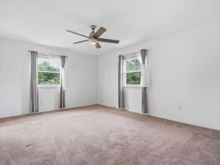 2521 Shanandale Dr — Photo 23