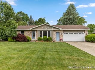 7887 Park Lane Ave, Jenison, MI 49428