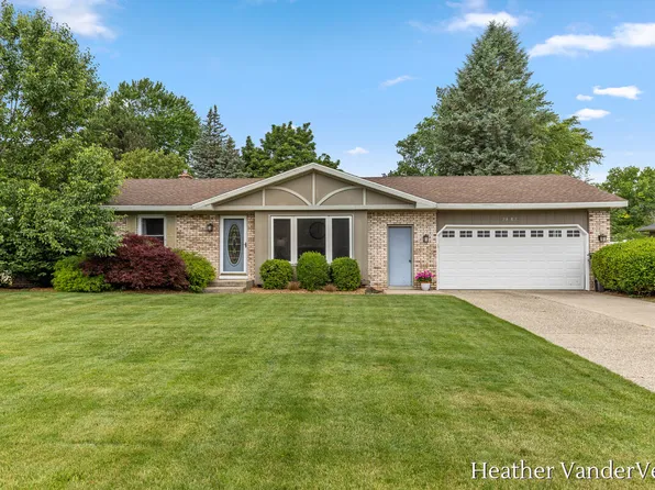 7887 Park Lane Ave, Jenison, MI 49428