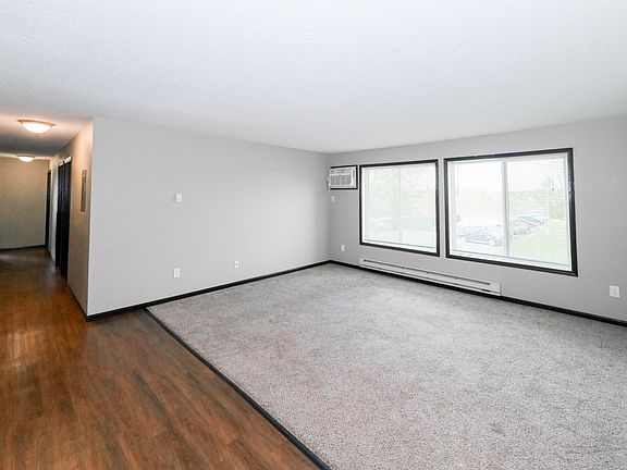 4th image of 832 21st Ave SE