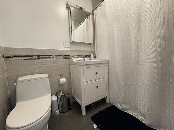 4th image of 682 Sackett St APT 3L